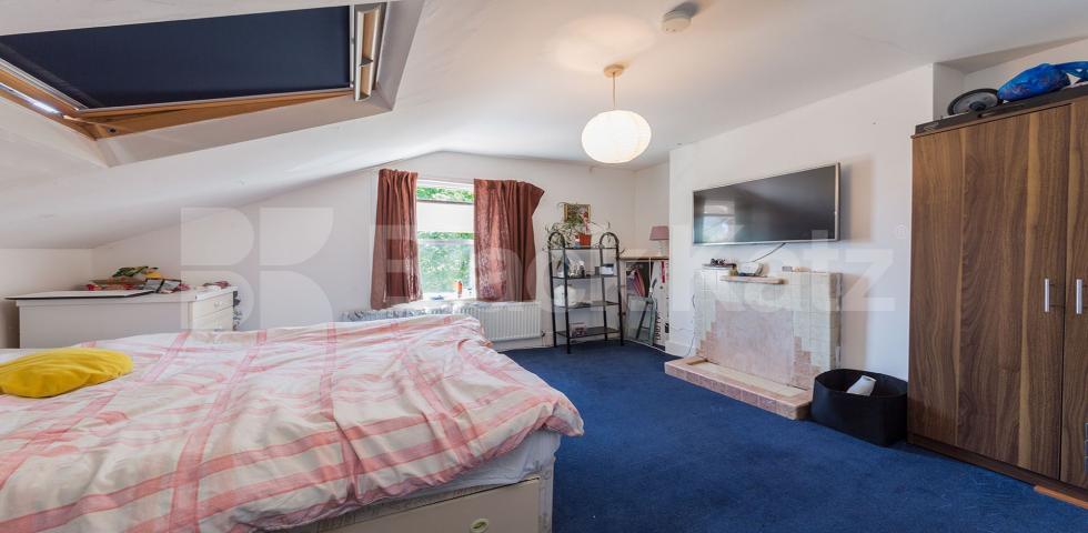 			GREAT VALUE !, 3 Bedroom, 1 bath, 1 reception Flat			 Whittington Road, Bounds Green